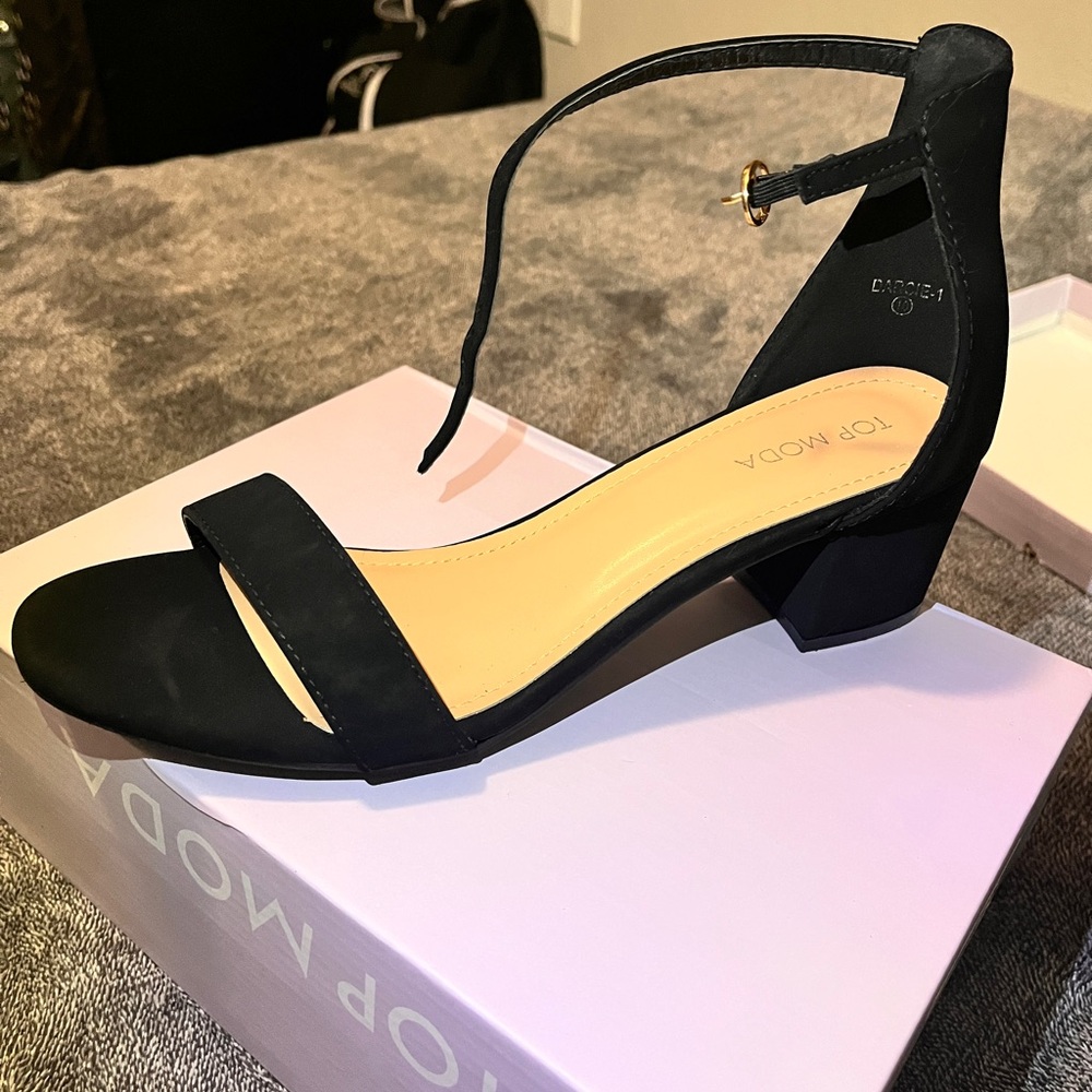 Top Moda ‘Darcie-1’ Block Heel Sandals – Size Women’s 10 – Worn Once w/ Box
